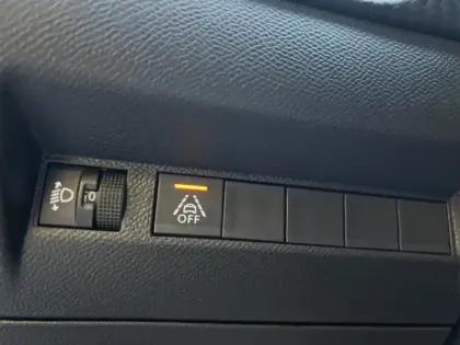 Photo 13 Peugeot 208  e- 136ch Style