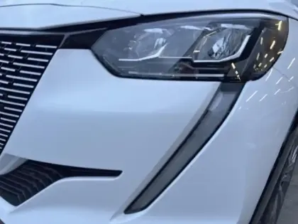 Photo 11 Peugeot 208  e- 136ch Style