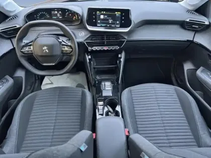 Photo 7 Peugeot 208  e- 136ch Style