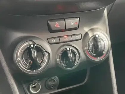 Photo 13 Peugeot 2008  1.2 PureTech 82ch E6.c Style S&S