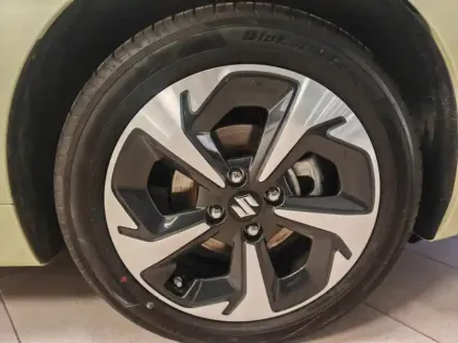 Photo 5 Suzuki Swift  1.2 Hybrid 83ch Pack