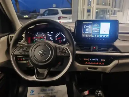 Photo 9 Suzuki Swift  1.2 Hybrid 83ch Pack