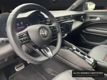 Photo 8 Alfa Romeo Junior  1.2 Ibrida 136ch DCT6