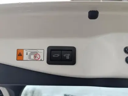 Photo 9 Toyota C-HR  1.8 Hybride 140ch Graphic MY26