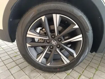 Photo 7 Toyota C-HR  1.8 Hybride 140ch Graphic MY26