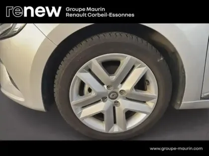 Photo 8 Renault Clio  1.6 E-Tech hybride 140ch Zen -21N