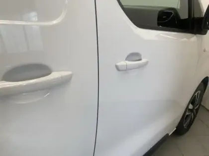 Photo 9 Peugeot Expert  Fg M 2.2 Diesel 180ch Tech Edition automatique