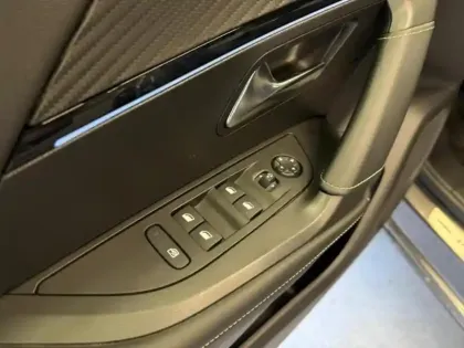 Photo 10 Peugeot 2008  1.2 PureTech 130ch S&S GT EAT8