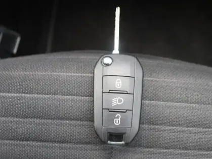 Photo 18 Peugeot 2008  1.2 PureTech 100ch S&S Style