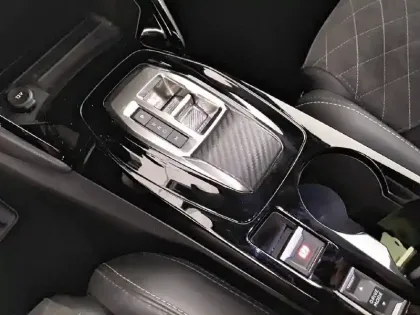 Photo 61 Peugeot 208  PureTech 130 S&S EAT8