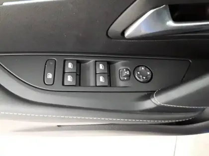 Photo 69 Peugeot 208  PureTech 130 S&S EAT8