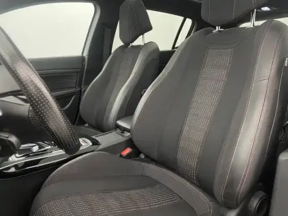 Photo 13 Peugeot 308  PureTech 130ch S&S EAT8