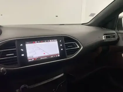 Photo 28 Peugeot 308  PureTech 130ch S&S EAT8