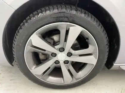 Photo 16 Peugeot 308  PureTech 130ch S&S EAT8