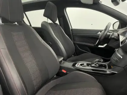 Photo 27 Peugeot 308  PureTech 130ch S&S EAT8