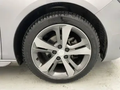 Photo 17 Peugeot 308  PureTech 130ch S&S EAT8