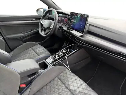 Photo 9 Volkswagen Golf  1.5 eTSI EVO2 150 DSG7