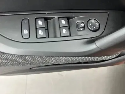 Photo 52 Peugeot 2008 Gén. II Ph1 NG Style 5