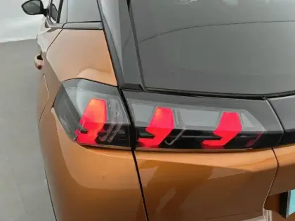 Photo 16 Peugeot 2008  Electrique 136 ch