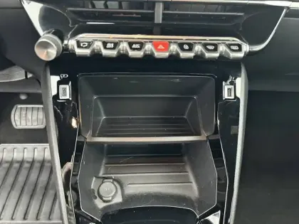 Photo 27 Peugeot 2008  Electrique 136 ch