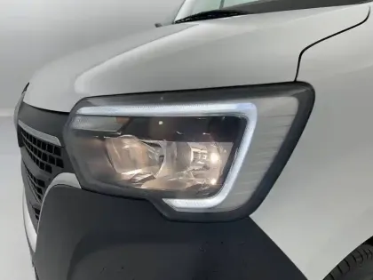 Photo 28 Renault Master  FGN TRAC F3500 L2H2 BLUE DCI 135