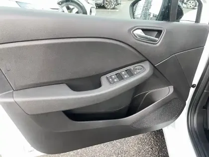 Photo 10 Renault Clio  E-Tech full hybrid 145 ch GSR2