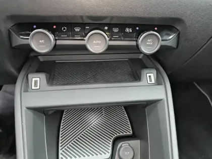 Photo 14 Citroën C4  Hybride 145 e-DCS6