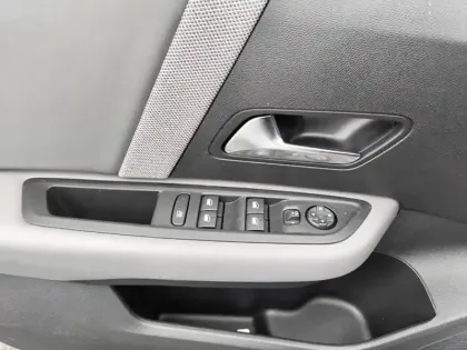 Photo 18 Citroën C4  Hybride 145 e-DCS6