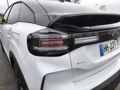 Photo 16 Citroën C4  Hybride 145 e-DCS6