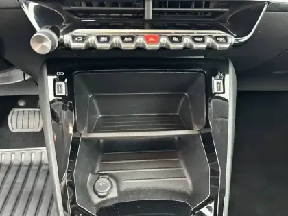 Photo 26 Peugeot 208  Electrique 50 kWh 136ch