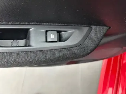 Photo 14 Peugeot 208  Electrique 50 kWh 136ch