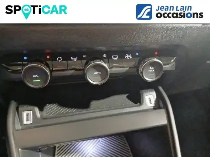 Photo 21 Citroën C4 e- 136 ch Automatique