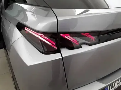 Photo 16 Peugeot 3008  Electrique 210 ch 73 kWh