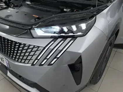 Photo 15 Peugeot 3008  Electrique 210 ch 73 kWh