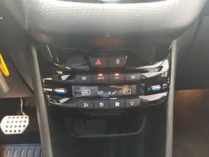 Photo 21 Peugeot 2008  1.2 PureTech 110ch S&S EAT6