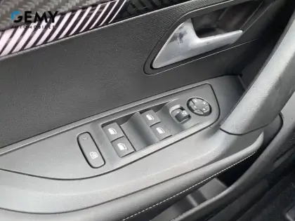 Photo 26 Peugeot 2008  Electrique 54 kWh 156 ch