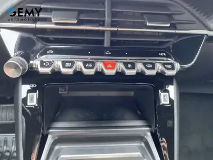 Photo 24 Peugeot 2008  Electrique 54 kWh 156 ch