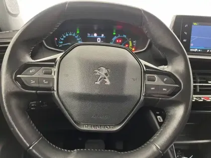 Photo 22 Peugeot 2008  Moteur électrique 136 ch