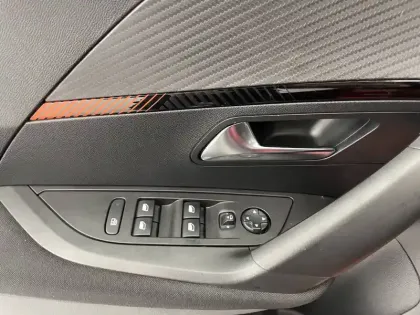 Photo 63 Peugeot 2008  Moteur électrique 136 ch