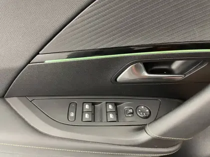 Photo 31 Peugeot 2008  PureTech 130 S&S EAT8