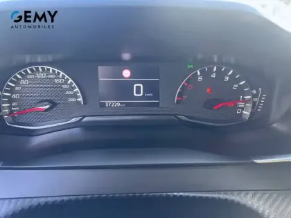 Photo 13 Peugeot 2008  PureTech 100 S&S BVM6