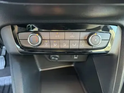 Photo 14 Opel Corsa Gén. VI Ph2 Edition 5