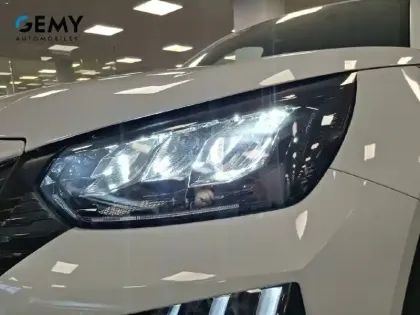 Photo 15 Peugeot 2008  Hybrid 110 e-DCS6