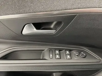 Photo 95 Peugeot 3008  Hybrid 225 e-EAT8