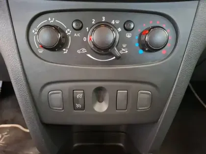 Photo 22 Dacia Sandero  SCe 75