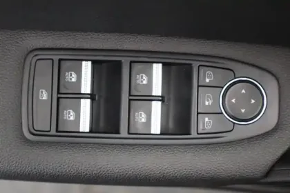 Photo 83 Renault Captur  TCe 100