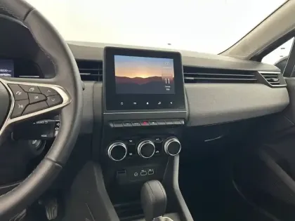 Photo 11 Renault Clio  E-Tech full hybrid 145 ch GSR2