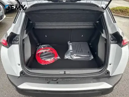 Photo 40 Peugeot 2008  Electrique 54 kWh 156 ch
