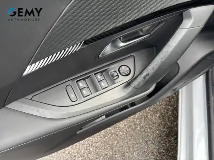 Photo 13 Peugeot 2008  Electrique 54 kWh 156 ch