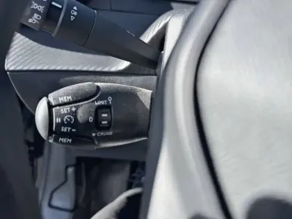 Photo 38 Peugeot 208  PureTech 75 S&S BVM5